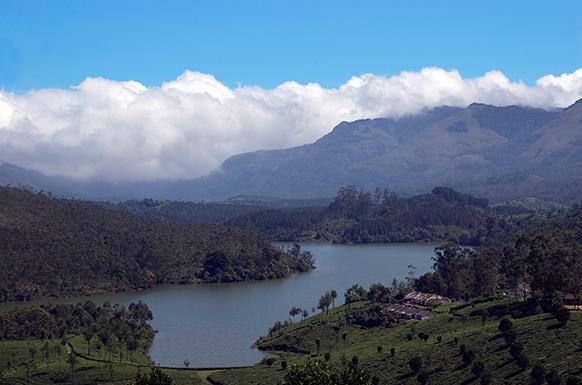 Munnar – Escape to  Mountain , Lake and Forest